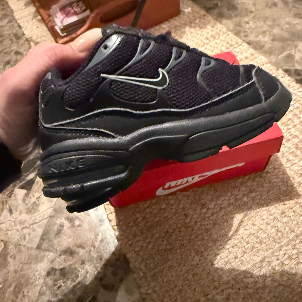 Nike Black Chunky Sneakers Retro-Inspired Design